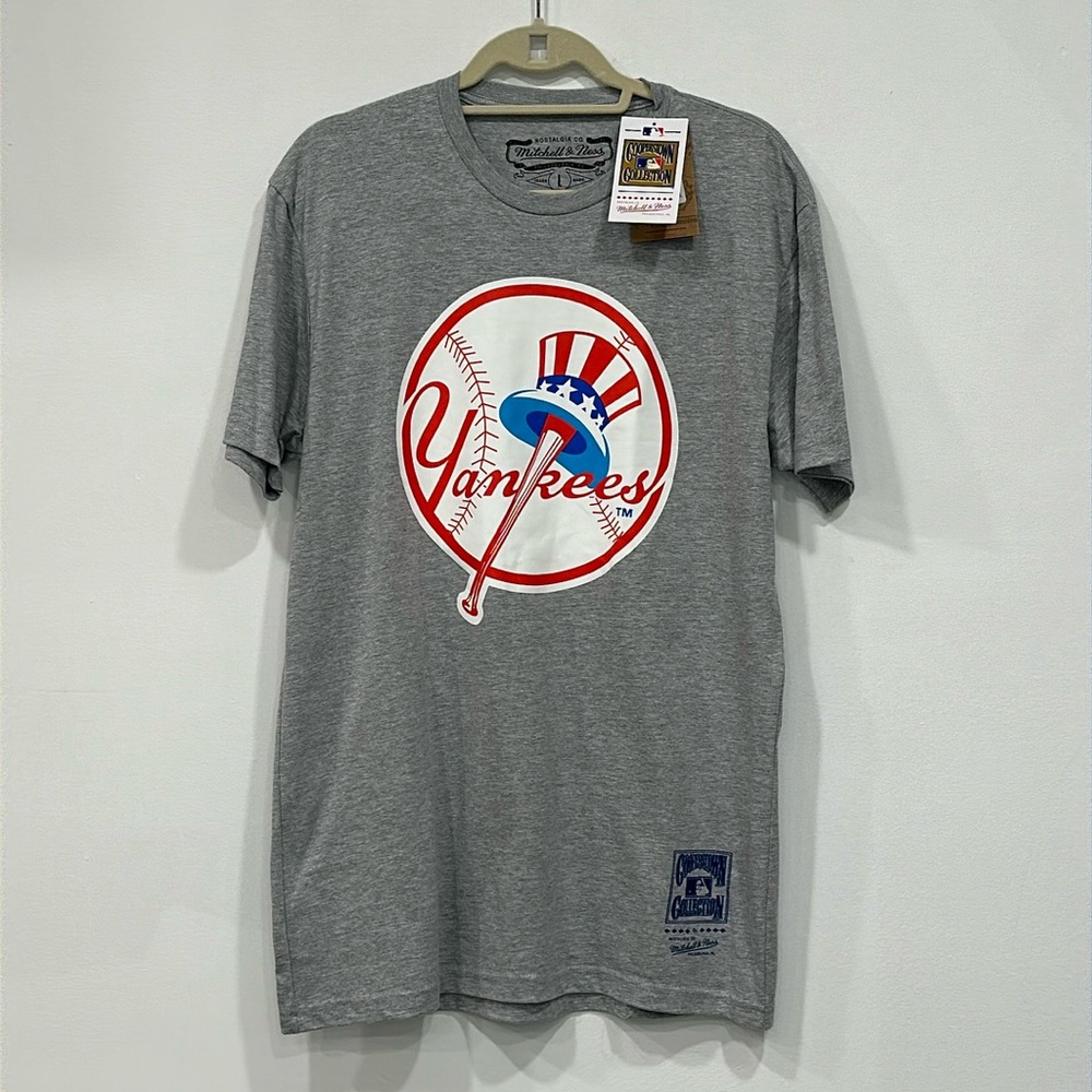 New York YANKEES Mitchell & Ness Cooperstown Collection Top Hat Logo T Shirt Tee